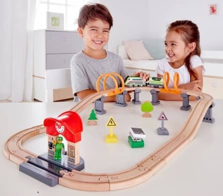 Trains et circuits en bois pour enfant